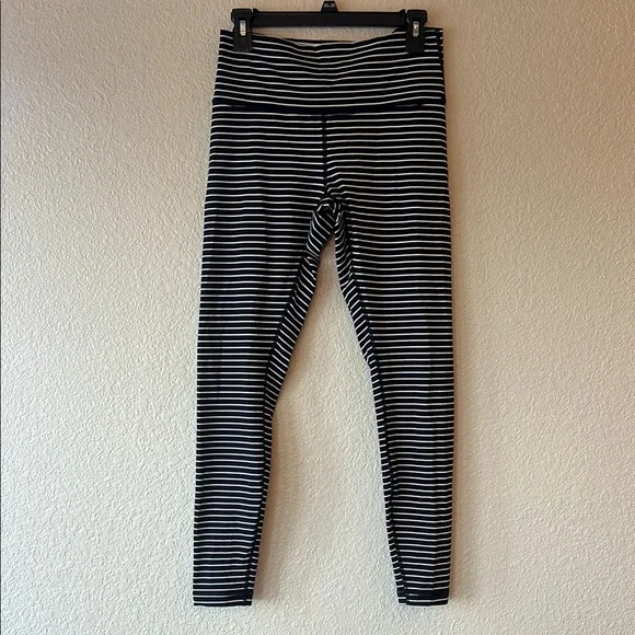 Lululemon Athletica Black and White stripe leggings size 10 - Picture 1 of 4
